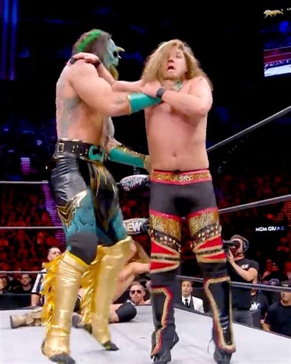 Luchasaurus made a BIG first impression! ⏪ #AEWDoN 2019