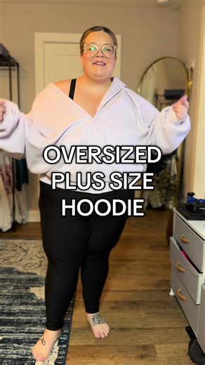 This is truly an oversized plus size hoodie! #hoodie #sweatshirt #tiktokshopcreatorpicks #creatorpicksambassador @Comfrt