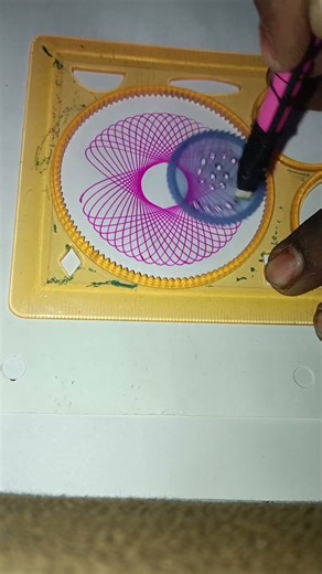 Most Satisfying Spirograph Drawing Ever #art #spirograph
