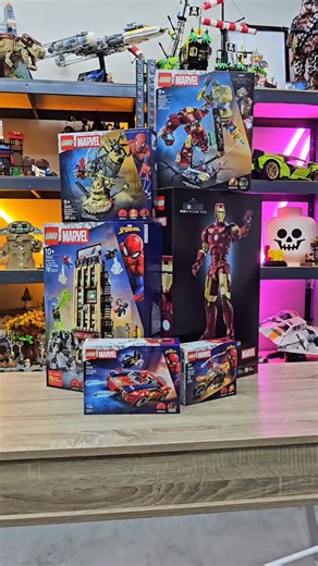 Patryk Ziętara on Instagram: "🕷️ NOWE zestawy LEGO Marvel 2026 już u mnie! Właśnie dotarła ogromna paczka od LEGO, a w środku wszystkie nadchodzące zestawy Marvel/Spider-Man, które trafią do sprzedaży 1 stycznia 2026! 🔥 📦 Zestawy w rolce (ceny + ilość elementów): • 76343 – Epic Battle: Hulkbuster vs. The Hulk – 413 elementów, 219,99 zł • 76336 – Spider-Man Car vs. Venomized Wolverine – 134 elementy, 84,99 zł • 76334 – Epic Battle: Spider-Man vs. Sandman – 201 elementów, 109,99 zł • 76335 – Sp