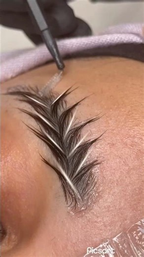 Eyebrow Shaping: What Your Brows Say About You (2025)