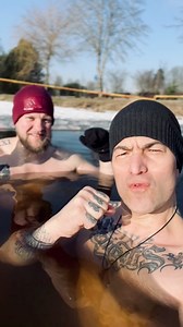 Cold water for strong men no problem! 💪🏻😀 Darius Bacevičius Kokybiškų pokyčių vedlys Šarūnas Aleksandravičius #dariusbacevicius #kokybiskupokyciuvedlys #maudynesziema #ekete #ledinisvanduo #sveikata #Asmeninisaugimas #samoningumas | Darius Bacevičius