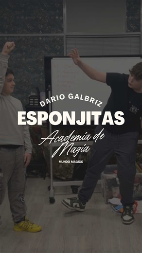 Nuestro mago Dario, haciendo ESPONJAS 🧽 #dario evoluciona muy rápido #mago #magia #academia #valencia