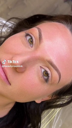 𝐎𝐌𝐁𝐑𝐄 𝐁𝐑𝐎𝐖𝐒 — procedure time: 3hrs healing time: 10-14 days color will fade 20-40% & softer pain is minimal (numbing used) results last 2-3 years depending on skin type & lifestyle #virginiapmuartist #dmvpmu #beautyroomink #staffordvanails #powderbrows #fredericksburgvanailtech #echostagedc #fredericksburgvanails #fredericksburgva #fredericksburgvahairstylist #ombrebrows