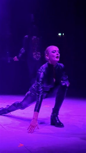 Jaw Dropping Knife Throwing With Swinging Pendulum 😱 Throwing Knives Behind Her Back 😱Cirque Berserk