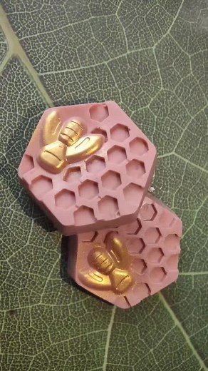 ‏🧼🌱🌺💐 #foryour #asmr #soap #handmade #vegen #soapmakersoftiktok