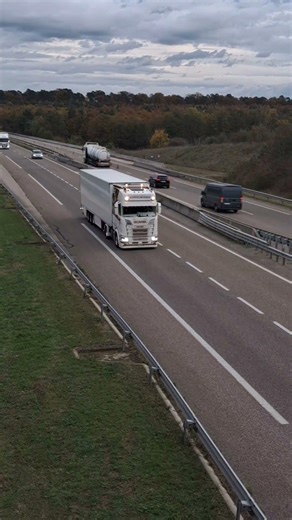 truckspotting apelle de phare + gyrophare