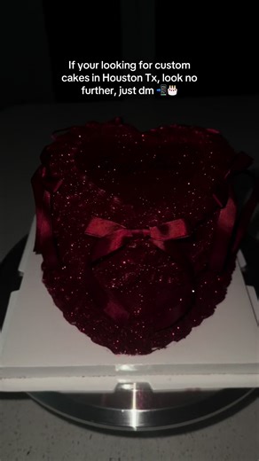 Maybe for valentines/galentines 👀 #galentinesday #valentinesday #vintageheartcake #glittercake #redcake Houston Tx