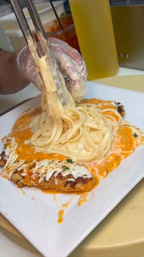 1M views · 18K reactions | The CHICKEN VODKA PARM FETTUCINE ALFREDO from Elm Street Diner in Stamford, CT! 燎襤 INSANE. 勞 #DEVOURPOWER | DevourPower | Facebook