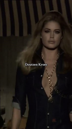 Plus size #runway #catwalktour #fashion #supermodel #model #catwalk #fashionweek #versace