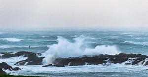 Weather warnings issued by Met Éireann as two storms approach Ireland | BreakingNews