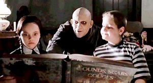 7.7K views · 158 reactions | "Addams Groove", canción de MC Hammer para la película "Los locos Addams" (1991)  #TheAddamsFamily #MCHammer #LoboBlanco | Lobo Blanco | Facebook