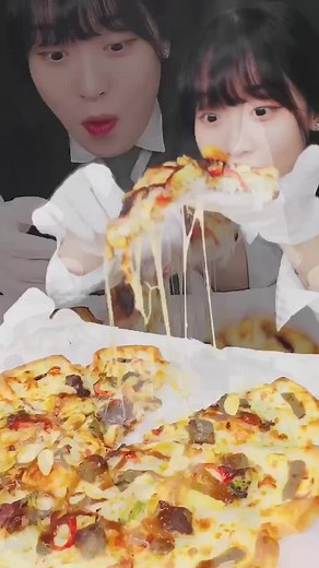 #광고 피자헛 신메뉴🤟🏻 이렇게 맛있는 피자를 또솔 혼자 먹을 순 없죠!!!! 또솔이 🍕쏜닷!!🥰 자세한 내용은 댓글을 확인해 주세요오😘✨ #피자헛 #블랙알리오스테이크 #피자