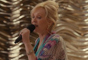 Hacks' Jean Smart Talks Deborah's Spirited Singing Scene: 'It Was Fun, But It Was Torture' — Watch Video - TVLine