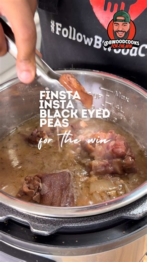 Grandma would’ve gone crazy if she had an Instant Pot for her black eyed peas. No soaking beans, no cooking ham hocks separately. just toss everything in the pot, set it, and let it do its thing. And that’s exactly what we’re doing today. Black eyed peas in the Instant Pot for the win! 1 lb black eyed peas 3 ham hocks 1/2 onion 2 cloves garlic 6 cups no sodium chicken broth Season to your liking. Add salt or sodium products at end Rinse the ham hocks and add them to the pot. Then add everything 