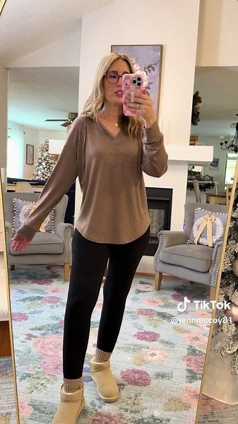 The perfect “throw on and go” hoodie 💕 Comfy, lightweight, and cute enough for any outfit! A total must-have for layering season 🧥✨ @OFEEFAN #tiktokshopcreatorpicks #fallfashion