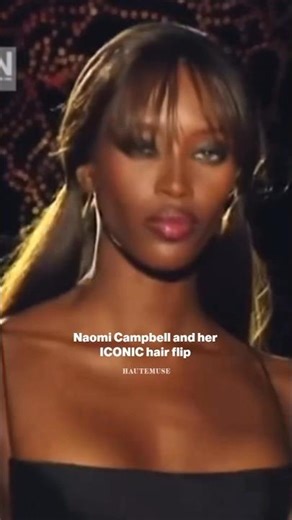 Naomi's iconic hair flip#versace #runway #catwalktour #fashion #hautemuse