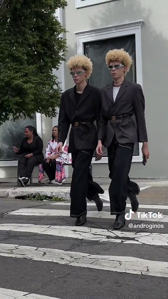 Model Twins in Androgynous Fashion - Unique Twin Models on the Catwalk