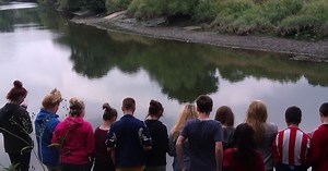 Friends sing tribute songs to Tonibeth and Chloe at the River Wear