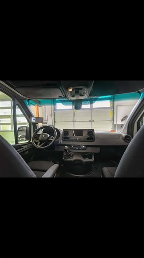 Die Möglichkeiten sind grenzenlos ! Kaufen und behalten, vermieten, oder vielleicht auch selbst nutzen ? Ich hab noch keine Ahnung aber wenn jemand am Kauf Interesse haben sollte, gern melden 🙋‍♀️ Sonst schauen wir mal welche Ideen wir noch haben 😇💯💪 #neuzugang #mercedesbenz #mark_eich_official #topjob #schwertransport🚨🚚🚦