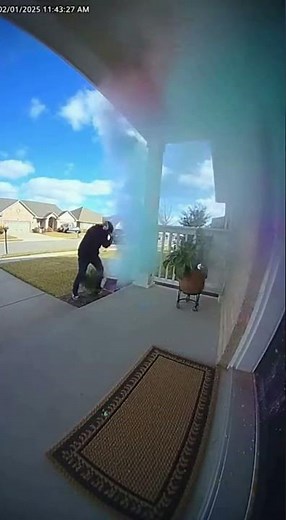 Package Explodes in Thief’s Hands!