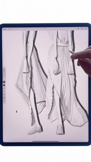 Fashion Secrets: Dive into Exclusive Tutorials from Paris Fashion Week! Transport yourself to the autumn of 2024 with Stella McCartney's magic! 🍂✨ We've prepared two exclusive tutorials to unravel the secrets behind iconic looks. In the first one, delve into the elegance of classic pleats, where a minimalist set comes to life and gains uniqueness through this technique. In the second, explore the comfortable knits that dominated the season, creating textures and adorning clothing pieces and acc