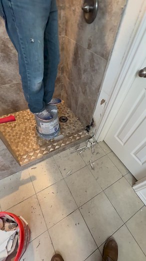 Perfect install 🤣🤣🤣 #viralreals2023 #reelsfb #bathroomrenovation | Eber O Guevara