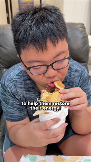 Subway always comes through with the W 💪🏻 Chicken Delite is my fave pick with tender chicken, crunchy veg, and that classic fresh Subway taste. Easy, flavourful, and always hits the spot. The Subway Everyday Value Meal at $6.80 comes with 🥪 A six inch sub 🍪 A cookie 🥤 A 16oz drink Available at all Subway restaurants. @Subway Singapore #EatFreshFeelGood