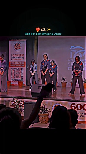 🔥 Viral Dance Performance| Trending Dance Video| Amazing Stage Performance 💃✨#shorts#lyrics#trending