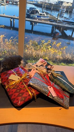 15K views · 257 reactions | Vinderen er Jytte Sodborg :) Men husk vi også har vores julesok konkurrence i butikken. Hvor vi hver uge kommer noget i alle sokkerne i har hængt op i vores butik :) Det kan være lidt til den søde tand - gavekort eller tøj mm. :) Advents pakker  | Scoop Thisted | Facebook