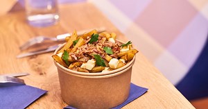 Vous rêviez de voyager au Québec ? Découvrez son plat emblématique à Paris avec La Maison de la Poutine  !