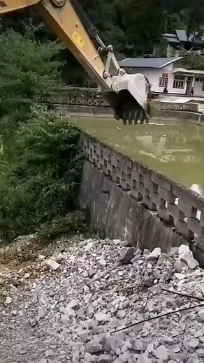 1.9M views · 2.2K reactions | Excavator Breaks The Dam | Giant Machine | Facebook