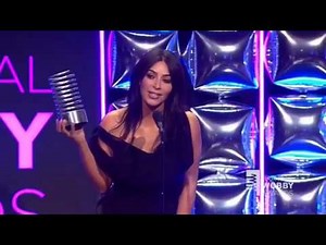 KIM KARDASHIAN Wins Weeby Award - "Nude selfies till I die" in Acceptance Speech (VIDEO/PICS)