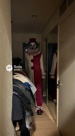 ピエロが襲いかかってくるAI動画2