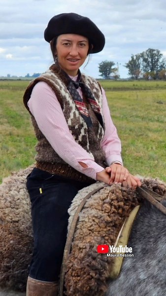 Mauro besson on Instagram: "El Campo en la Sangre!🫡 Video completo en YOUTUBE historia imperdible! 🤗 Comparti este video!!🫶 @mauro_besson @soledad_beker_ #viral #campo #campero #tradicion #maurobesson #paisana #gaucho #caballos #cuartodemilla #entrerios #litoral #fyp #pasionrural #ganaderia #reflexion #mujer #pasion #motivador #jinete #doma"