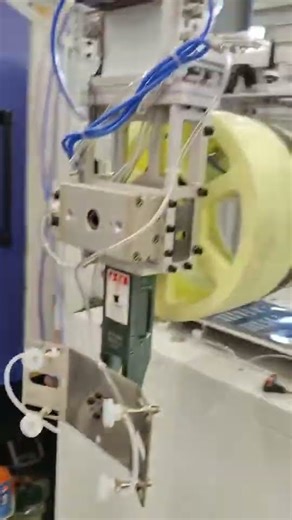 IML bucket top entry IML robot labeling metallic labeling