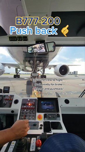 this is how we push back for departures. #aviation#airplane#avgeek#rampagent#lifeis2enjoy#pushback#777#boeing@united