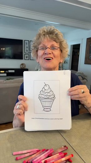 Vamos a colorear un Helado con crayones. Tú también lo puedes hacer, baja la página gratis en https://momlovesbest.com/ice-cream-coloring-pages. En este video, Alicia colorea un delicioso helado de Caramelo y Chocolate en una copa blanca. Y al final pone el toque perfecto con una cereza que se ve absolutamente brillante y deliciosa. #AliciaColorea #HeladoArte #ColoringSkills #CrayonArt #ArteConCrayones #HeladoDeCarameloYChocolate #ColoringPage #ArteCreativo #ColoringCommunity #TutorialDeColoread
