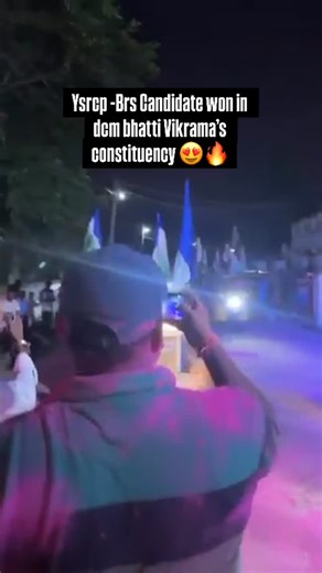 Ys Jagan Speaks on Instagram: "భట్టి విక్రమార్క ఇలాకాలో బీఆర్ఎస్, వైసీపీ ఉమ్మడి సర్పంచ్ అభ్యర్థి విజయం ఖమ్మం జిల్లా మధిర నియోజకవర్గం చింతకాని మండలం కోమట్లగూడెం గ్రామంలో 1090 ఓట్లతో గెలుపొందిన బీఆర్ఎస్, వైసీపీ ఉమ్మడి అభ్యర్థి 13 వార్డుల్లో 11 స్థానాలు బీఆర్ఎస్, వైసీపీ ఉమ్మడి అభ్యర్థులు గెలుపొందగా, కేవలం రెండు వార్డుల్లో గెలిచిన కాంగ్రెస్ అభ్యర్థులు #ysjaganspeaks #sarpanch #telangana #brs #brspartytelangana #brsparty #kcr #ktr #kcronceagain"
