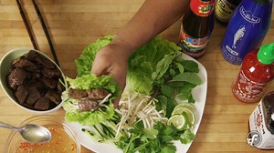 Here's a recipe to add to your weekday meal lineup! Chef Keoni shares his secret to making flavorful Thai Style Beef Lettuce Wraps for your friends and family to enjoy! Visit Foodland.com to get this recipe! #CertifiedAngusBeef #FoodlandHI #Steak #HawaiiEats #LettuceWraps | Foodland - Hawaii