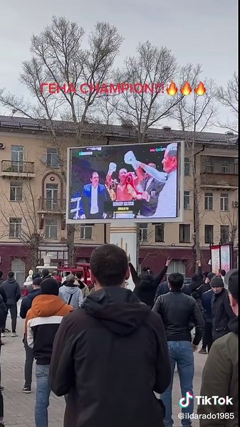 Exciting Boxing Match Gathering in Urban Setting