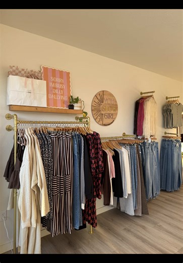 Do a random Saturday morning boutique task with me 🫡 #ditl #boutiqueowner #shoplocal #boutique