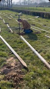 19 reactions · 4 comments | Als kunstenaar en bezoeker realiseer je misschien niet dat al die palen handmatig in de grond worden geslagen. Met dank aan Coby voor het filmpje | The Colorfield Performance | Facebook