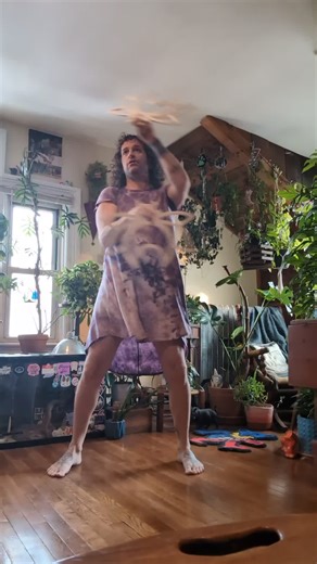 @Beloveflows sent me a stop drop flow. i love these so much. thanks for tagging me in it! been really working on anti-spins lately. I'm going to pass it onto @Ellie ✨ @Josh and @Keatz #propmanipulation #meow #fantech #group7 #