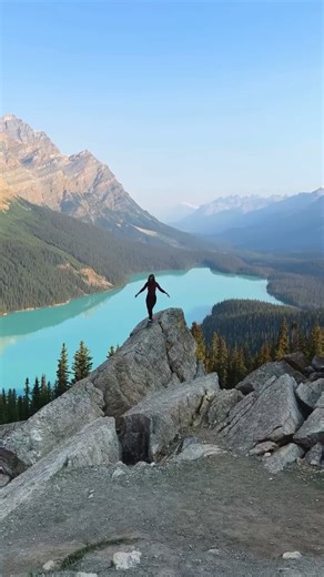 Planning to hit the Icefields Parkway anytime soon?🚗 Tag your ultimate road trip buddy and get ready for a drive packed with epic views between Jasper and Banff. With endless photo ops and memory making pit stops, this is one adventure you won’t want to rush. ✨ 📍 Icefields Parkway 📹 by dreamyadventurers Tag Travel Alberta in your wild adventures to be featured! #ExploreAlberta | Travel Alberta