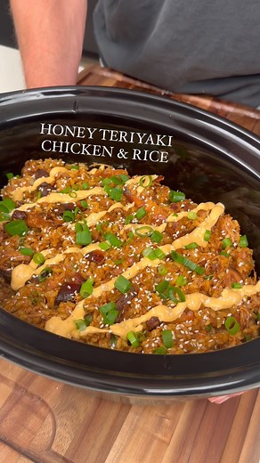 Honey Teriyaki Chicken & Rice Stealth Health Slow Cooker Meal Prep Series, Season 2, Episode 7 Per Serving (Makes 8) 515 Calories 40g Protein 65g Carbs 9g Fat Ingredients: 1360g (48oz) boneless skinless chicken thighs 75g (5 Tbsp) soy sauce 30g (2 Tbsp) dark soy sauce 80g (4 Tbsp) honey 60g (4 Tbsp) mirin 30g (2 Tbsp) ginger paste 15g (1 Tbsp) garlic paste High: 4-5 hours OR Low: 5 on low Corn Starch Slurry (to thicken sauce): 3 Tbsp cornstarch 4 Tbsp cold water Mix in a small bowl, add after ch