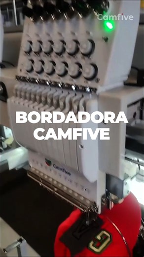 Experimenta la precisión y eficiencia de nuestras bordadoras industriales. 🧵✨ Con tecnología de punta, estas máquinas están diseñadas para crear bordados detallados en grandes superficies, ideales para personalizar prendas, accesorios y textiles de forma rápida y exacta. | CAMFive México