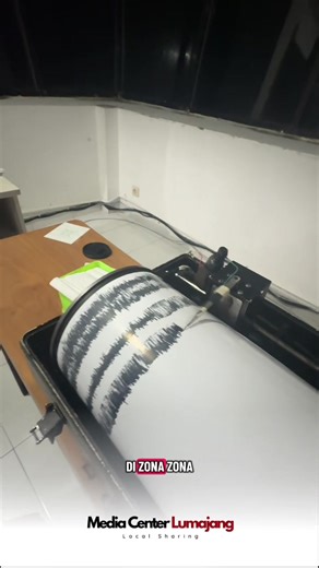 Erupsi Semeru Berakhir, Status Awas Masih Berlaku! Kondisi Gunung Semeru pada Rabu (19/11) pukul 18.11 WIB dipastikan sudah tidak menunjukkan aktivitas erupsi. Namun, status Awas tetap diberlakukan sebagai langkah antisipasi. Bupati Lumajang, Indah Amperawati (Bunda Indah), menegaskan bahwa kewaspadaan tidak boleh turun. “Erupsi berhenti, tapi potensi susulan tetap ada. Keselamatan warga tetap utama,” ujarnya saat meninjau Desa Jarit, Candipuro. Tim pemantau Semeru terus berjaga, sementara apara