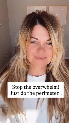 Stop curling every single strand with your Dyson — just do the perimeter only! ✨ It’s my favorite effortless hack for that “done but undone” blowout vibe. You’ll still get all the bounce and movement, but it feels so much lighter and more natural. Perfect for busy mornings or when you want a polished look without the full routine. Try this trick next time you style — it’s giving effortless glam with half the work. 💕 #DysonAirwrap #HairHack #BlowoutTips #EffortlessHair #GretnaStylist #BrandiShar