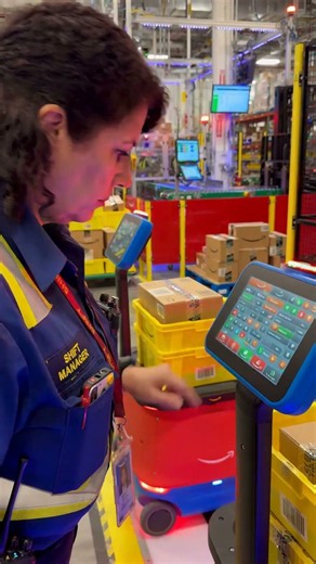 Robots Pack Your Deliveries BEFORE You Click Buy! 📦 #WarehouseRobots #Automation #Amazon